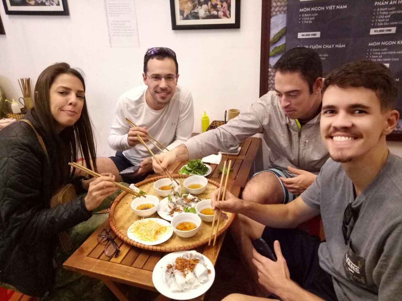 1-Hour Cyclo (Xích Lô/Rickshaw) + Street Food Walking Tour + 30-Minute Foot Massage