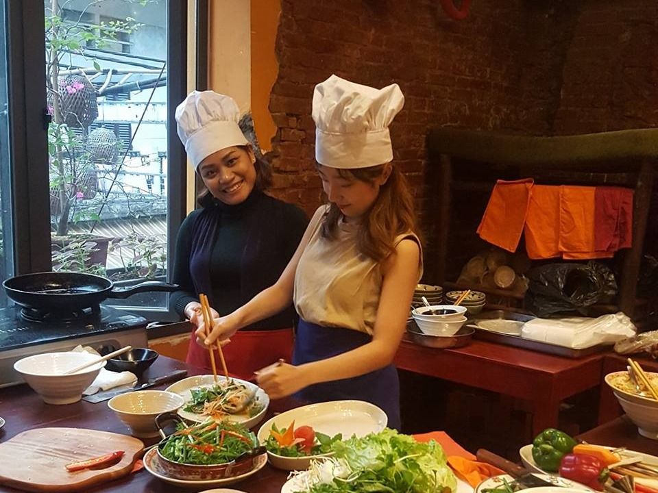 1 Hour Seating on Cyclo + 3 Hour Cooking with Professional Chef