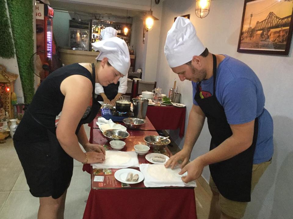 1 Hour Seating on Cyclo + 3 Hour Cooking with Professional Chef