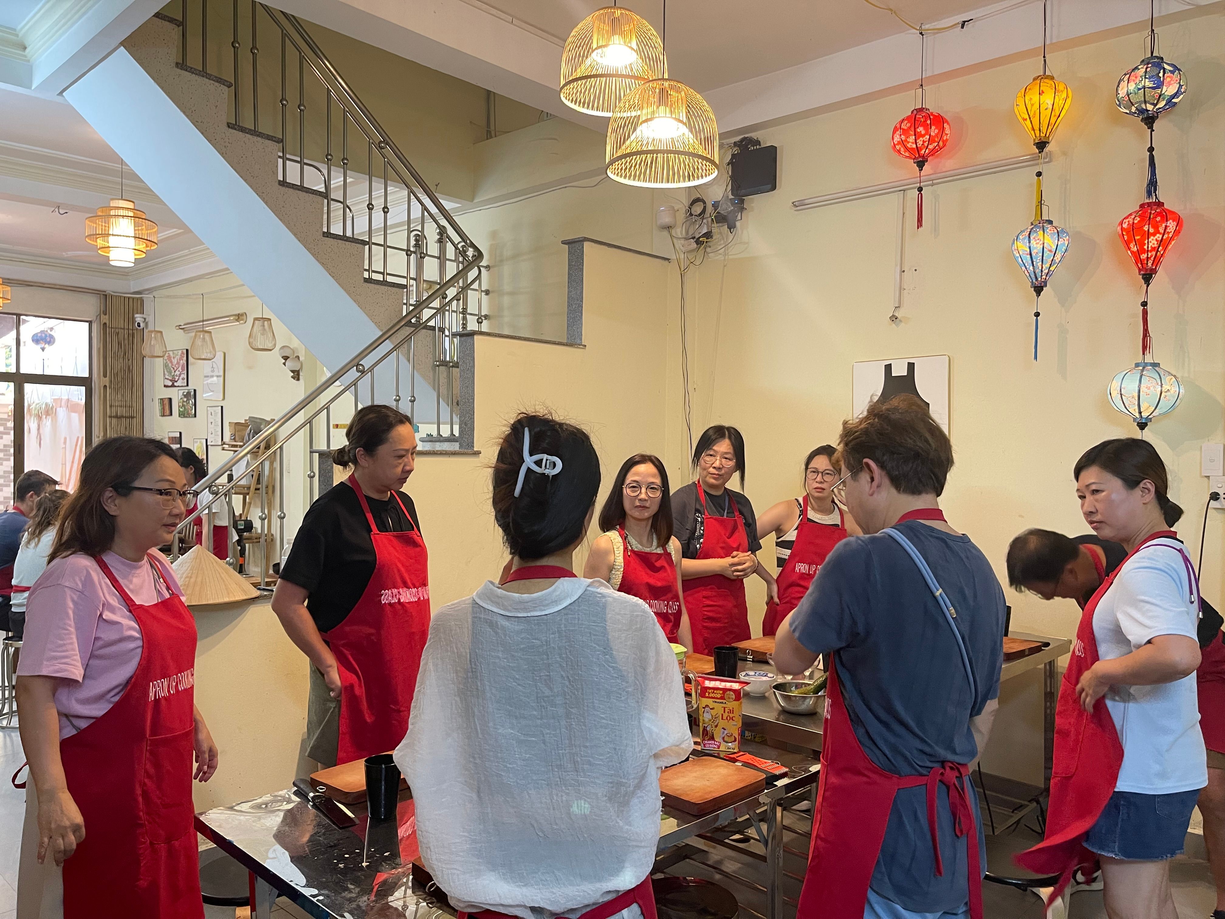 5 Dishes Traditional Cuisine Cooking Class with Market Tour in Da Nang