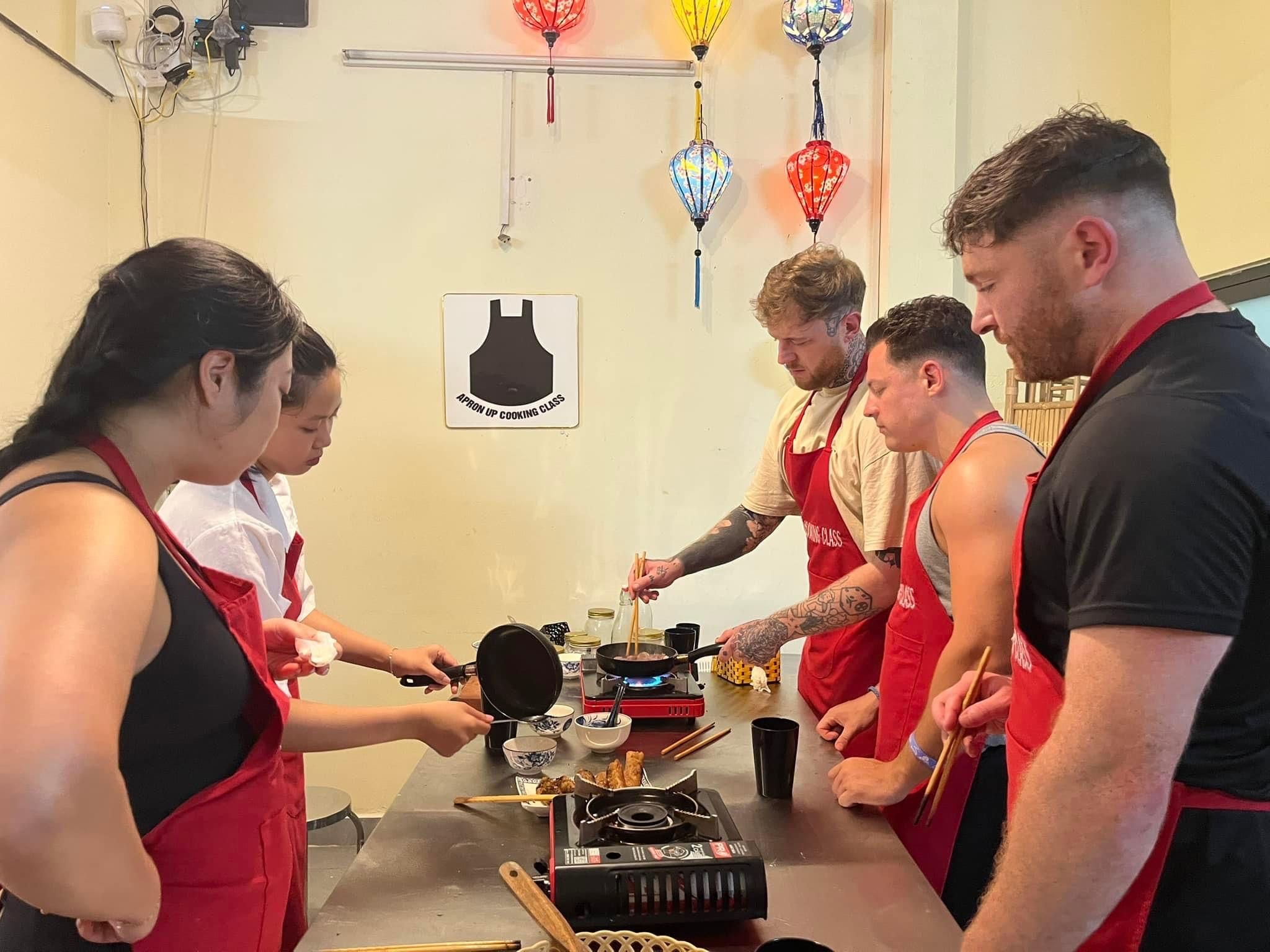 5 Dishes Traditional Cuisine Cooking Class with Market Tour in Da Nang