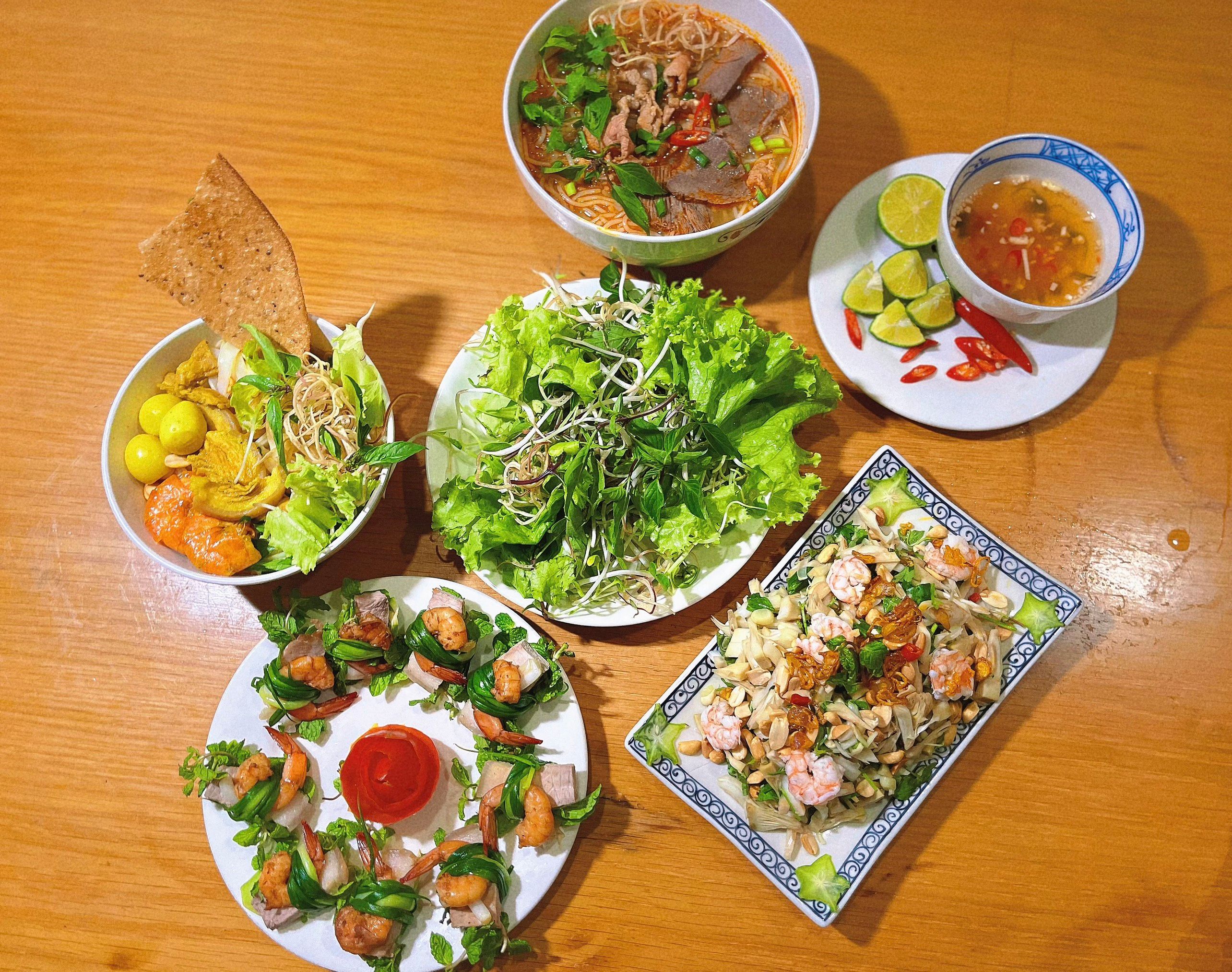 5 Dishes Traditional Cuisine Cooking Class with Market Tour in Da Nang
