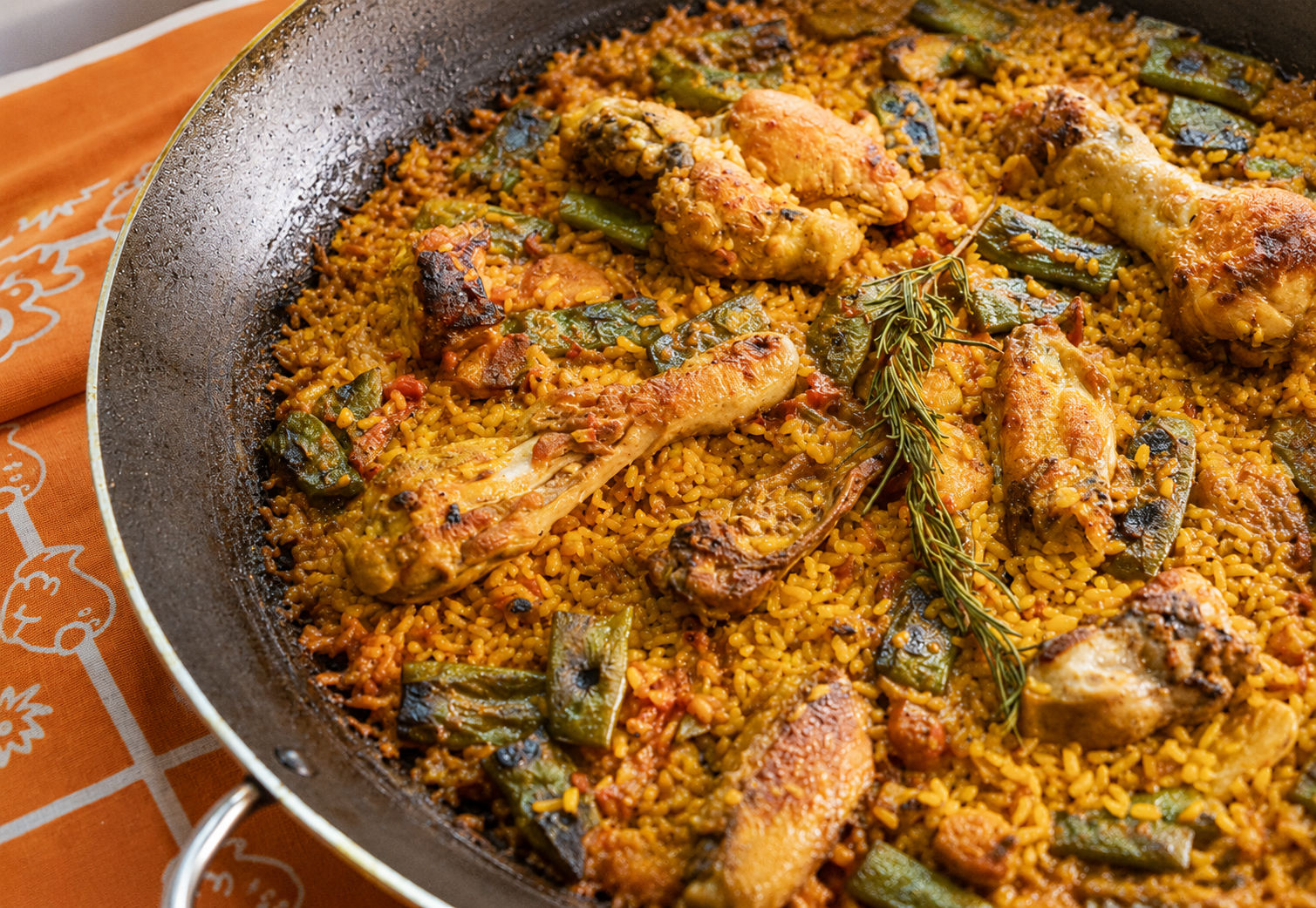 A Culinary Voyage and Gathering Experience Through Valencian Tradition