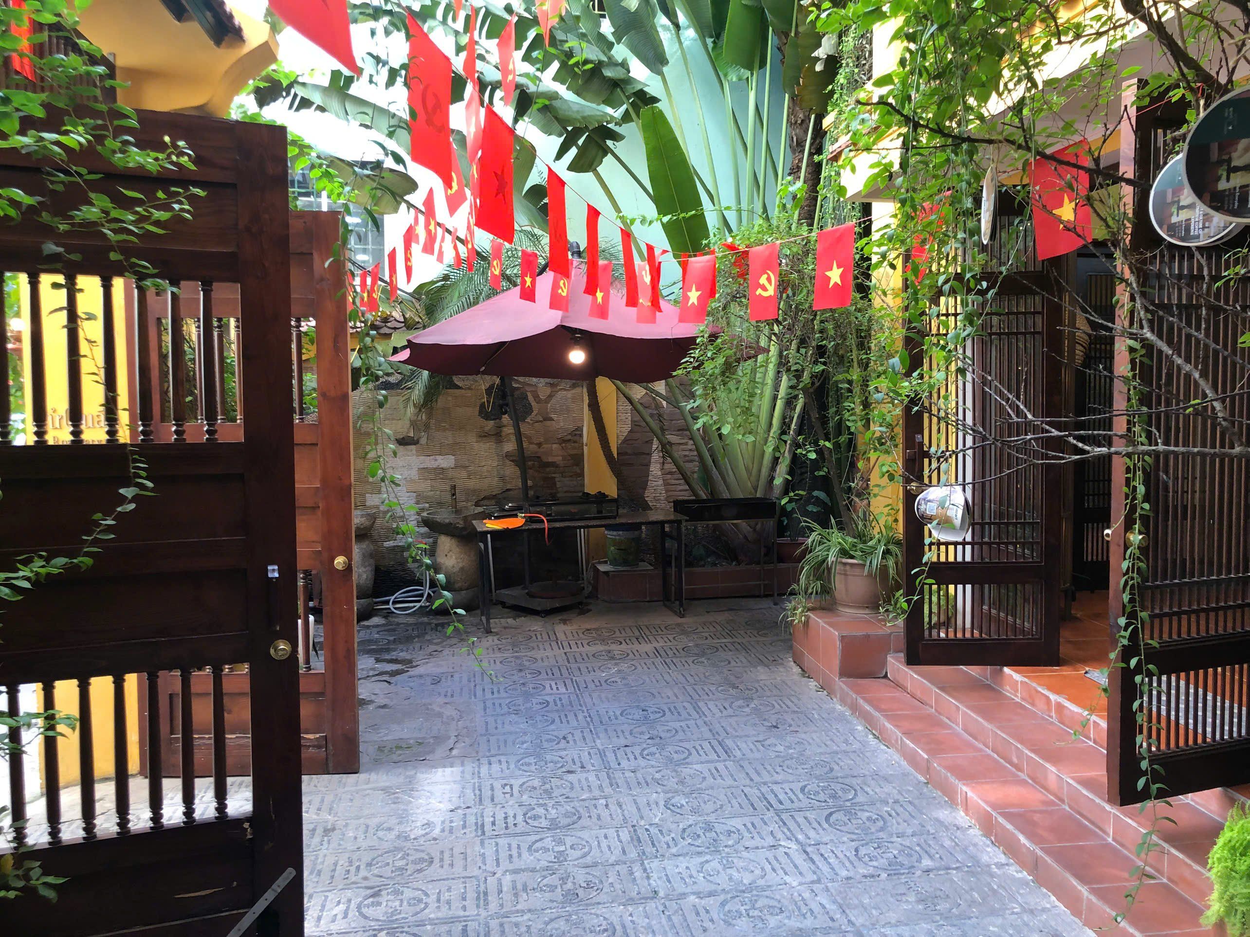 A Taste of Hanoi: Banh Xeo, Pho & Che Ngo in a Garden Villa
