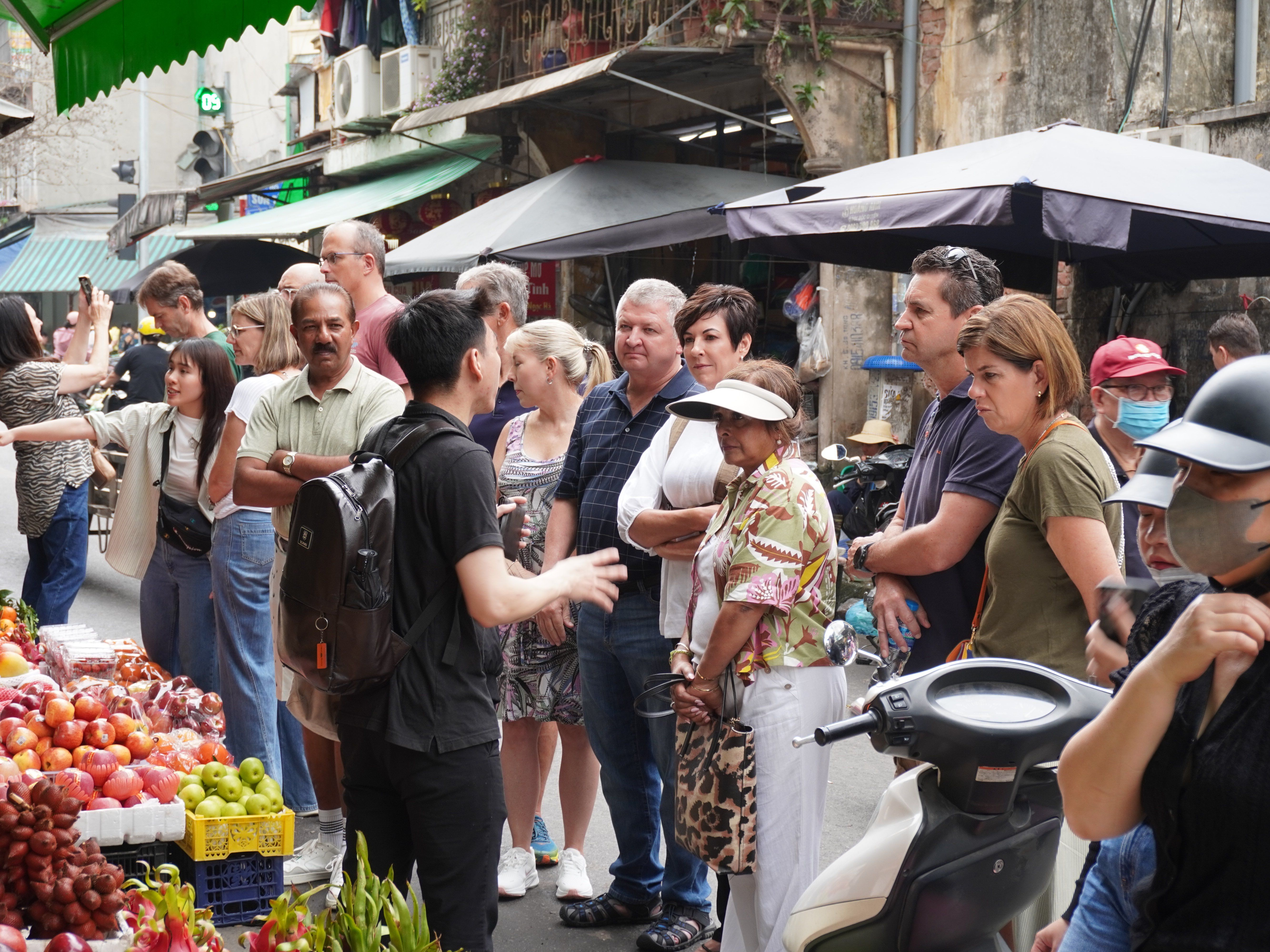 A Taste of Hanoi: Banh Xeo, Pho & Che Ngo in a Garden Villa