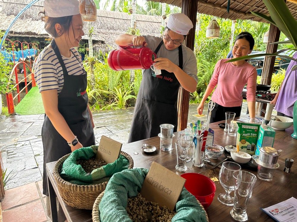 Un avant-goût de tradition : atelier café avec promenade en barque, atelier de fabrication de lanternes ou massage