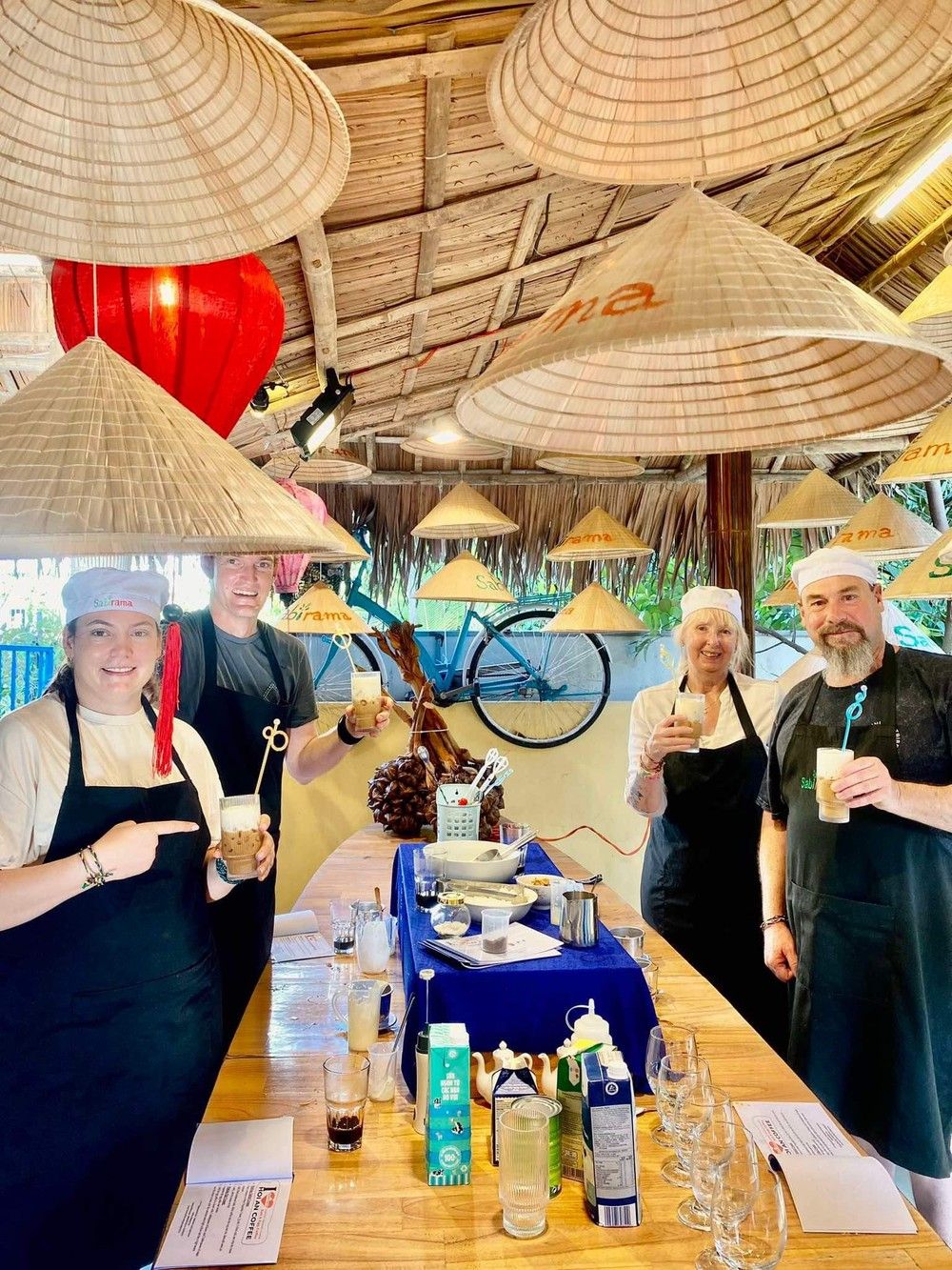 Un avant-goût de tradition : atelier café avec promenade en barque, atelier de fabrication de lanternes ou massage