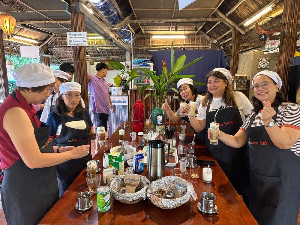 Un avant-goût de tradition : atelier café avec promenade en barque, atelier de fabrication de lanternes ou massage