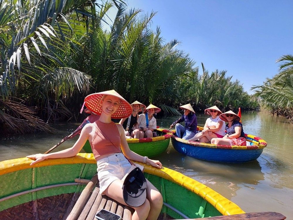 Un avant-goût de tradition : atelier café avec promenade en barque, atelier de fabrication de lanternes ou massage