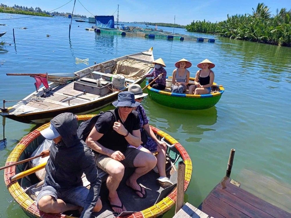 Un avant-goût de tradition : atelier café avec promenade en barque, atelier de fabrication de lanternes ou massage