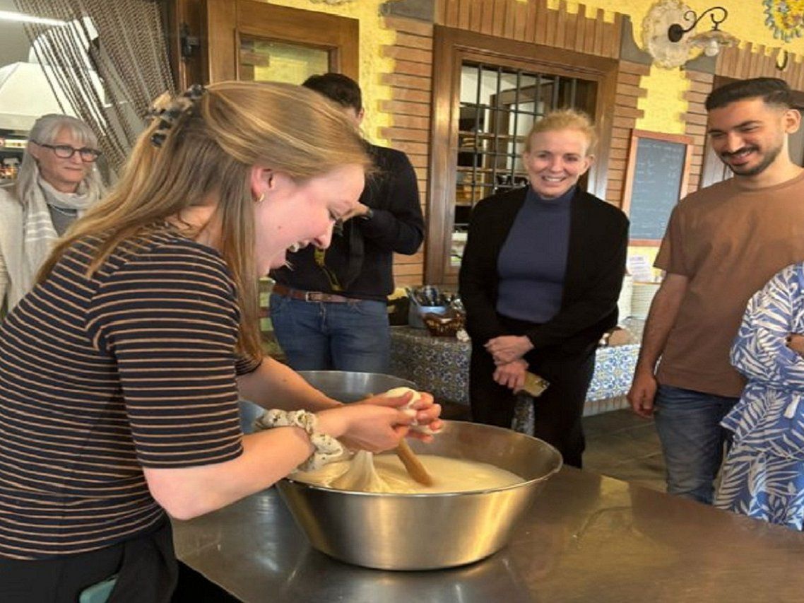Pasta, Mozzarella and Tiramisu Cooking Class in Amalfi Coast