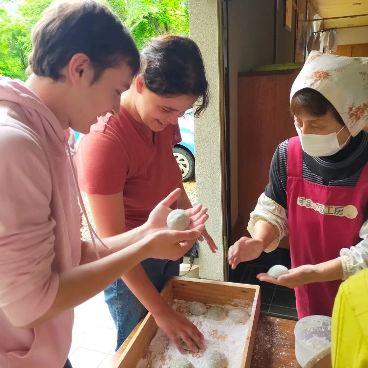 Artisanal Washi Paper and Mochi Making Experience in Kyoto