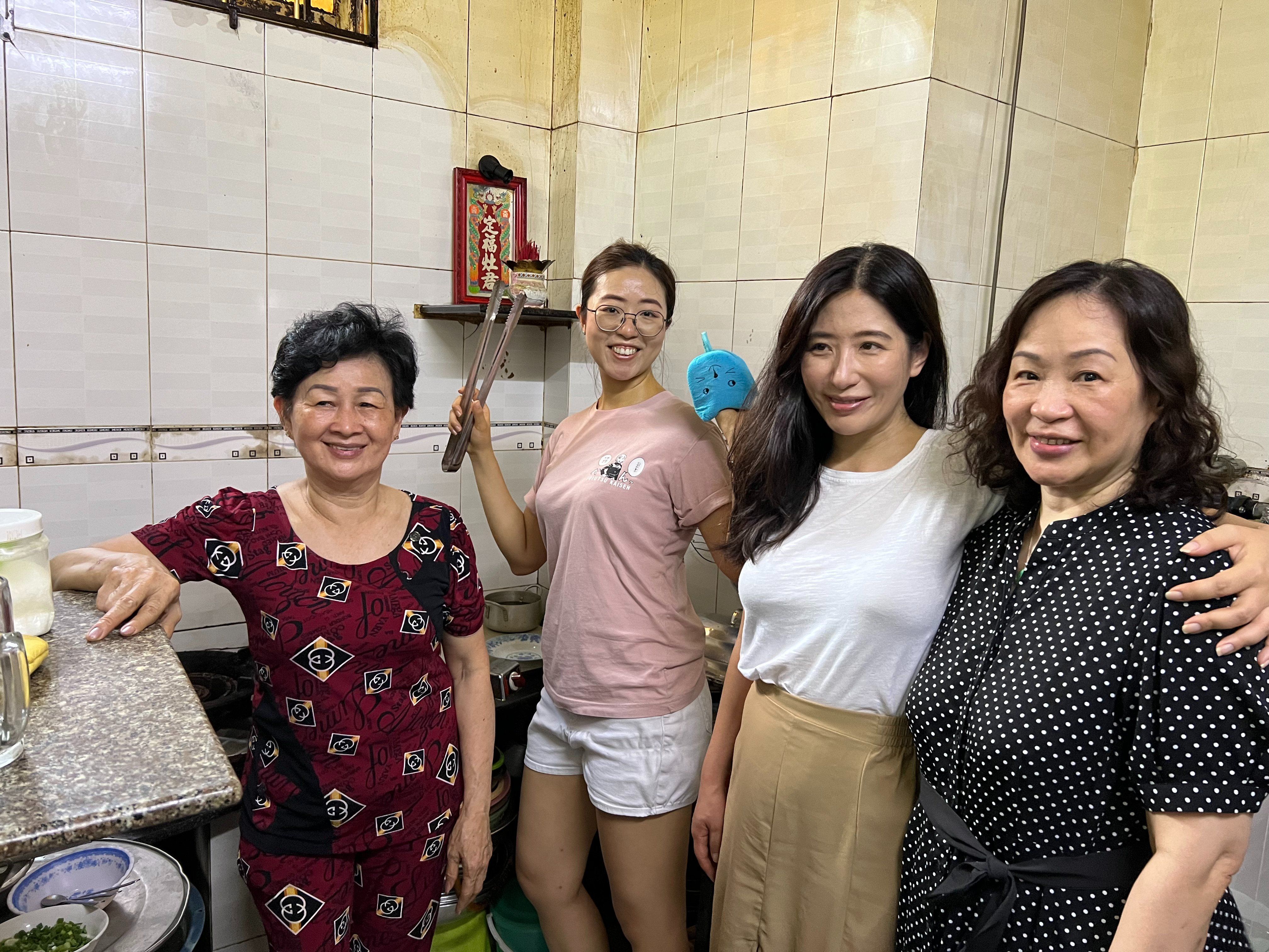 Auntie’s Home Cooking Class with Local Market Tour