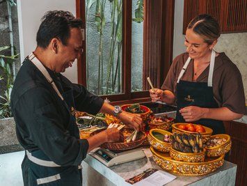 Balinese Market Tour & Authentic Cooking Class in Seminyak