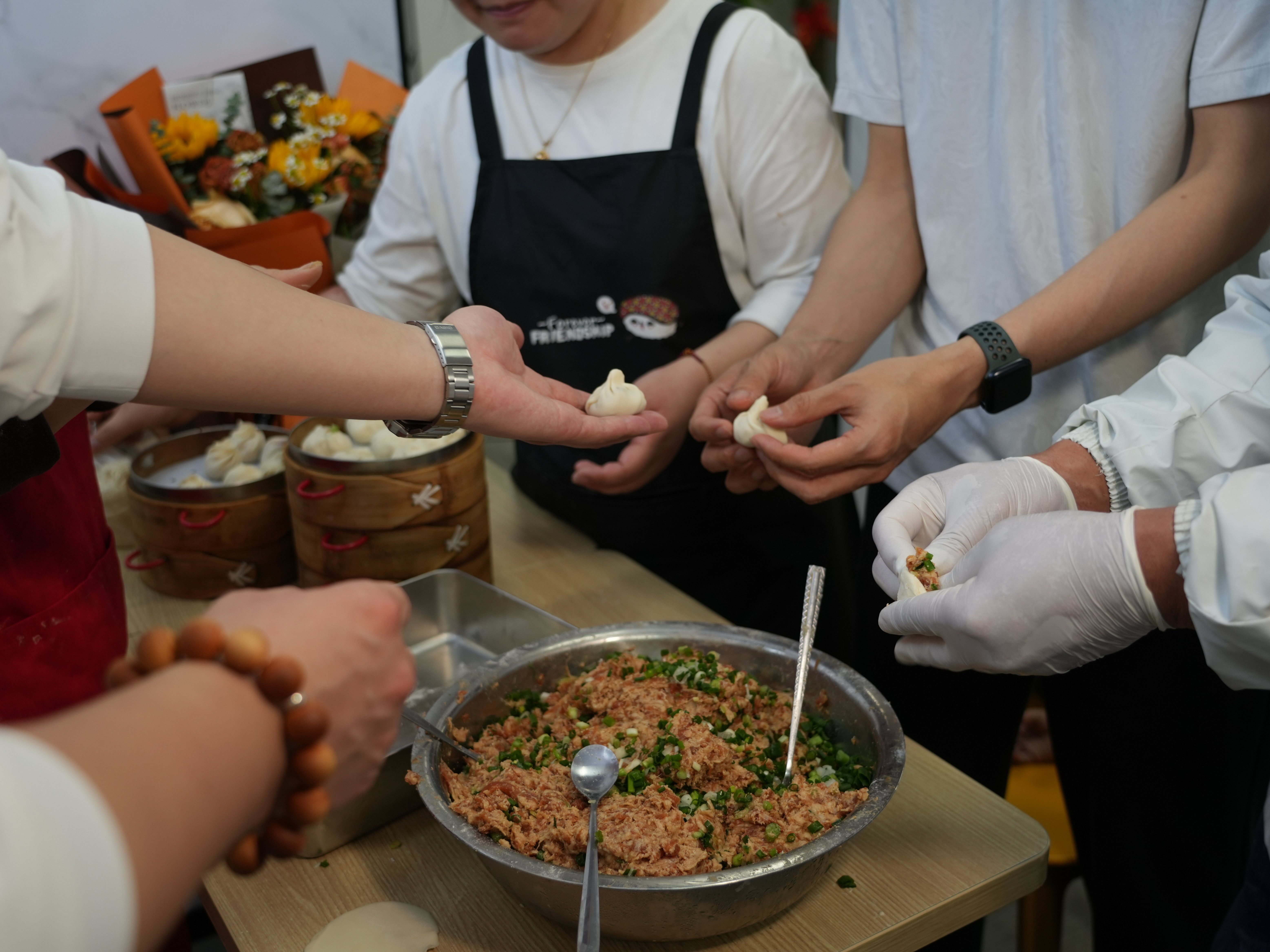 Authentischer Hangzhou-Brötchen- und Suppenknödel-Zubereitungskurs mit einem lokalen Koch