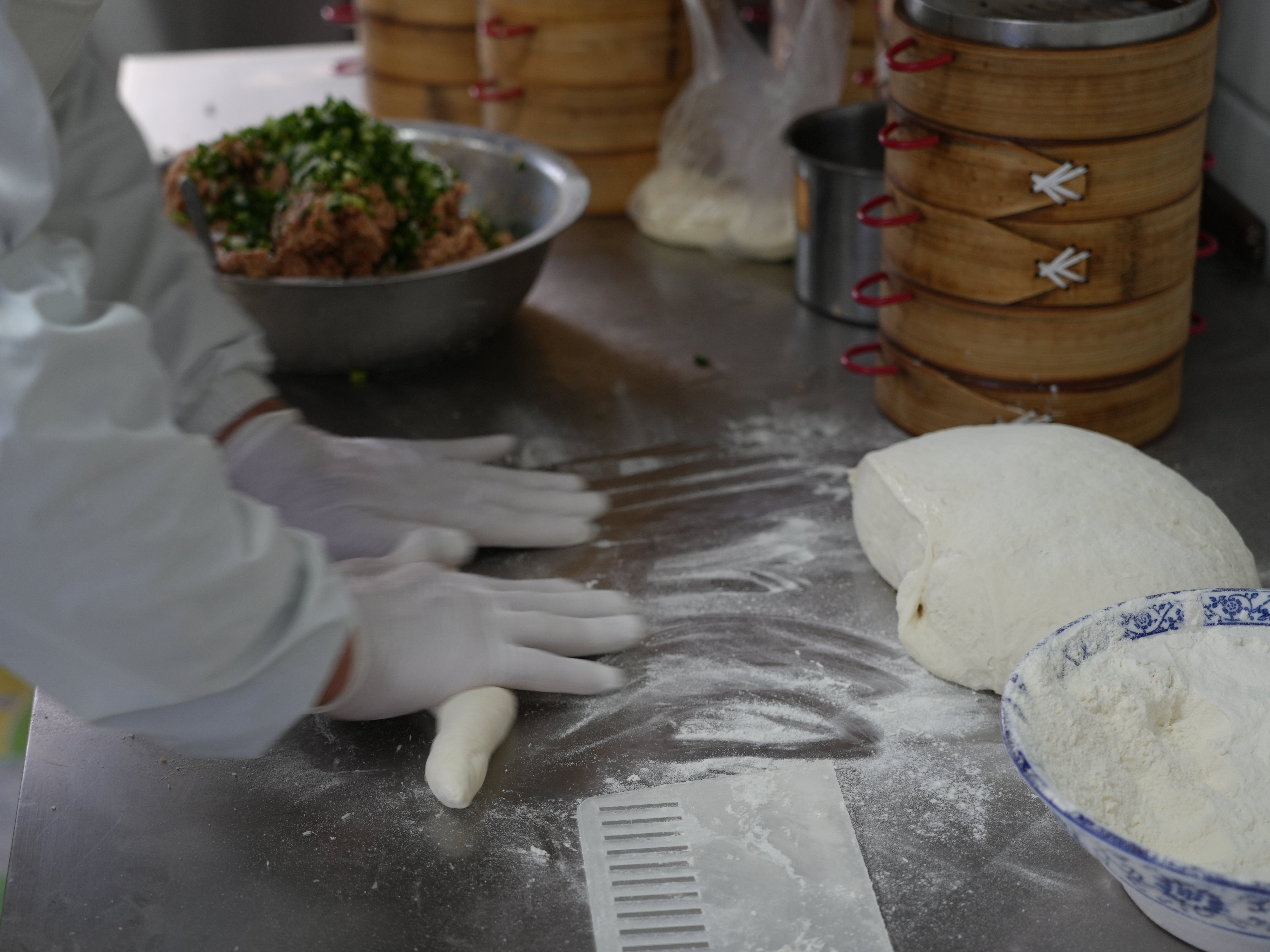 Authentischer Hangzhou-Brötchen- und Suppenknödel-Zubereitungskurs mit einem lokalen Koch