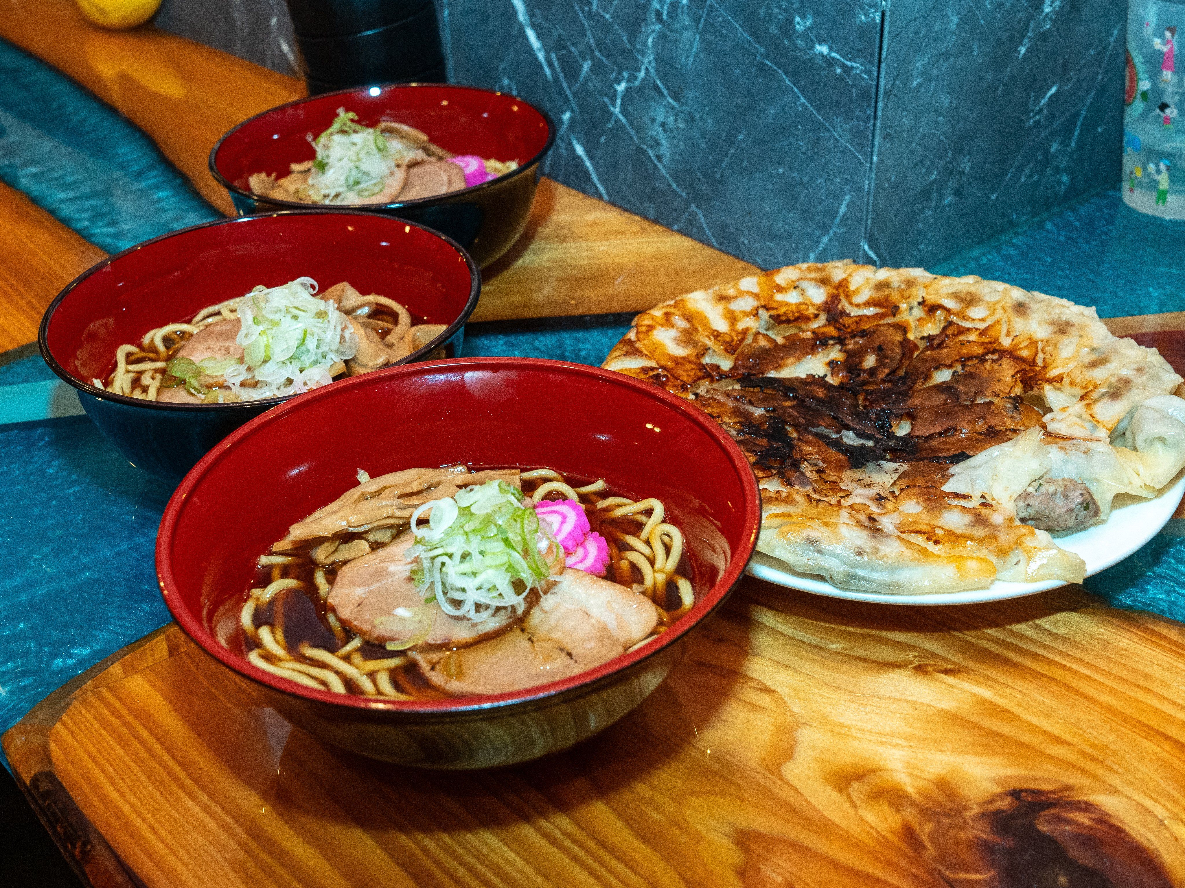 Praktischer Ramen- und Gyoza-Workshop mit einem japanischen Koch in Naha