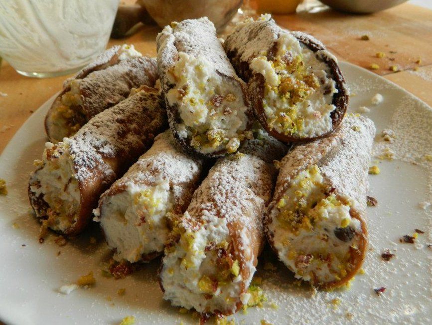 Authentic Sicilian cooking class in a family kitchen