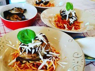 Authentic Sicilian cooking class in a family kitchen