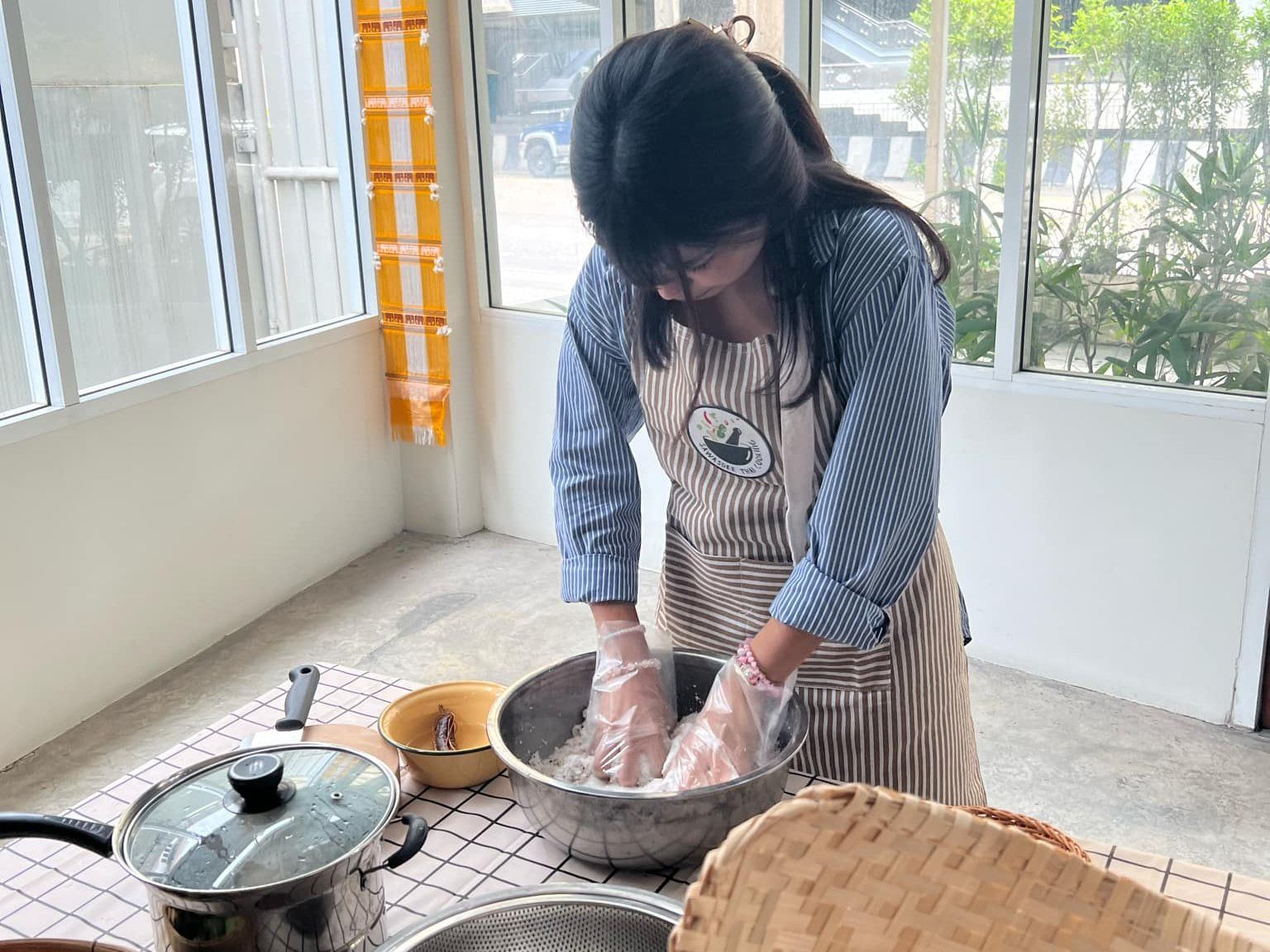 Authentic Thai Cooking Experience with Local Fresh Market Tour