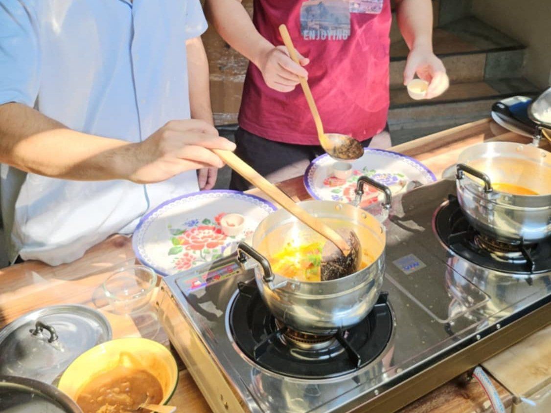 Authentic Thai Cooking Experience with Local Fresh Market Tour