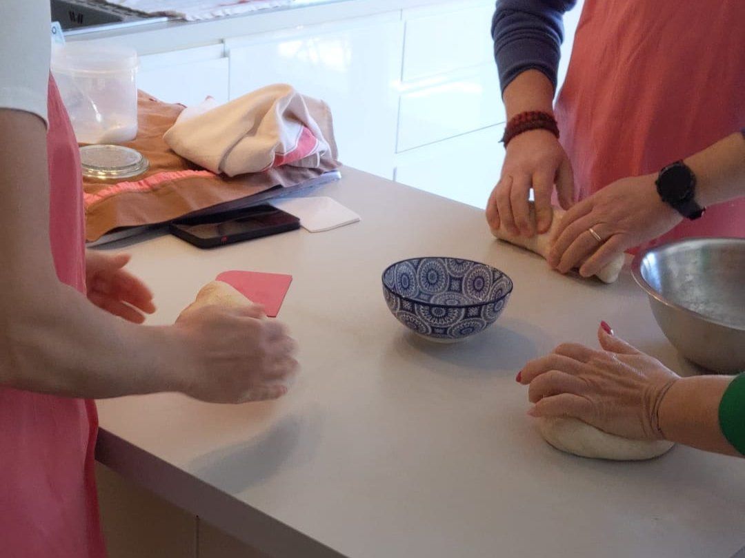 在阿布魯佐中心體驗古老的麵包製作工藝