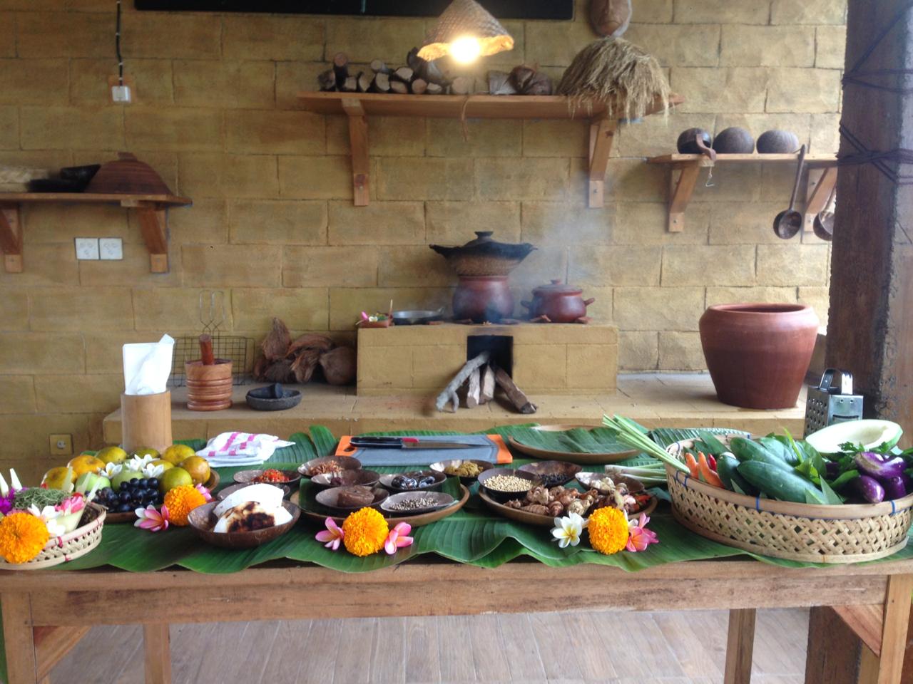Balinese Heritage Cooking Class with Taman Ayun Temple Tour