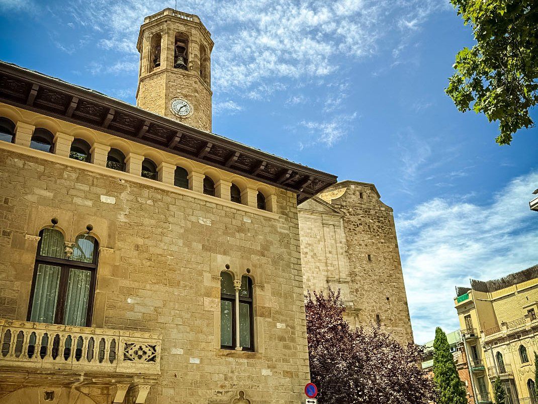Barcelona Culinary Experience: Paella, Tapas & Sangria with Mercado de Sarrià Tour