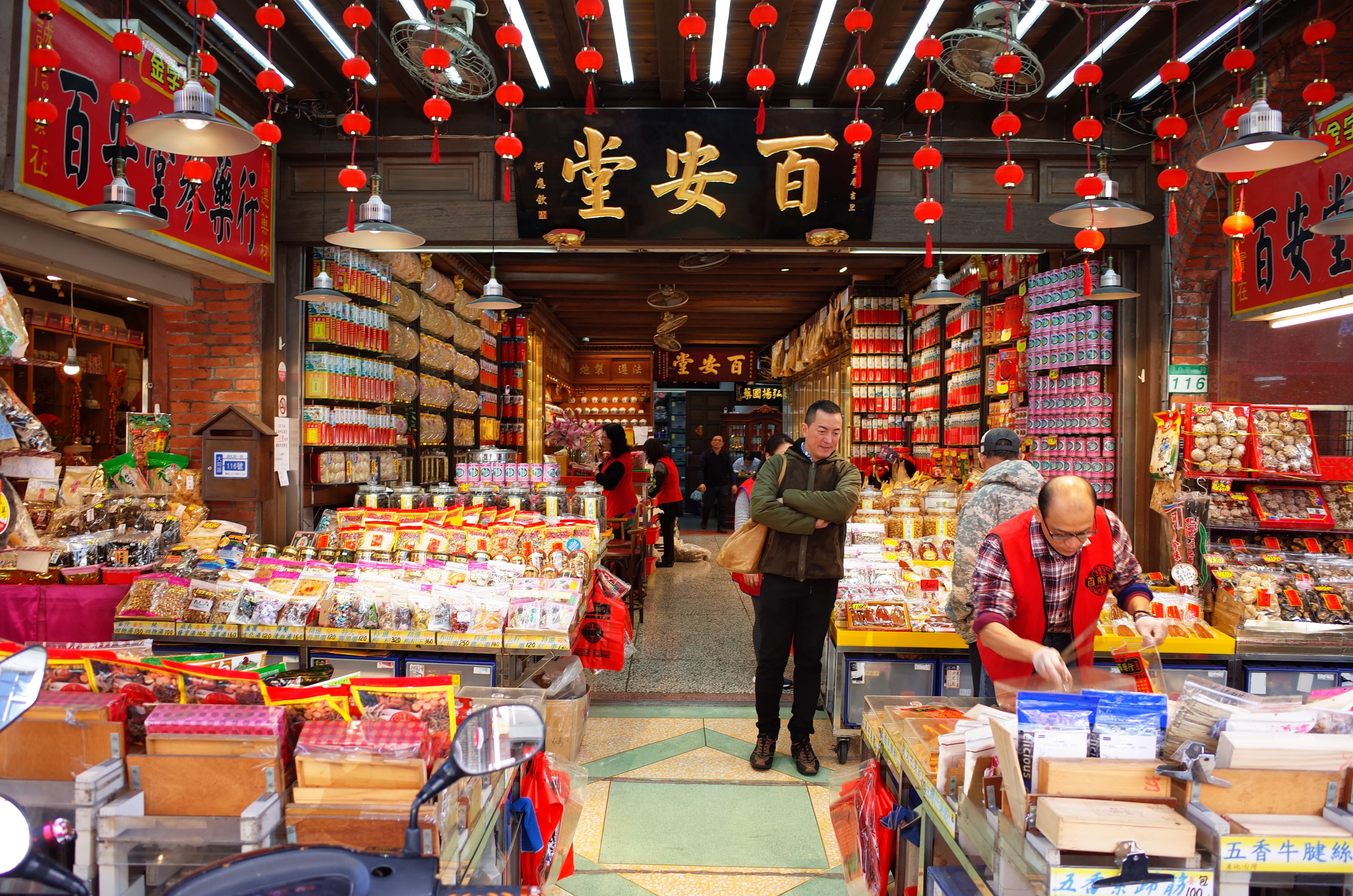 Be a Local Tea Drinker: A Walk Through Time and an Authentic Getaway in Old Taipei