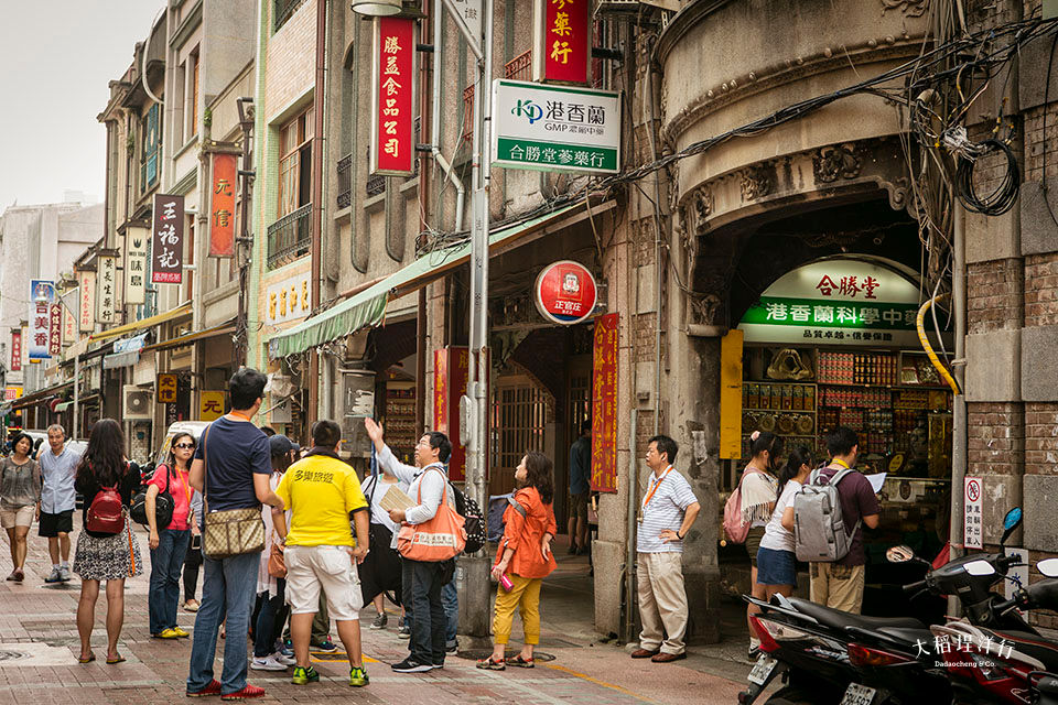 Be a Local Tea Drinker: A Walk Through Time and an Authentic Getaway in Old Taipei