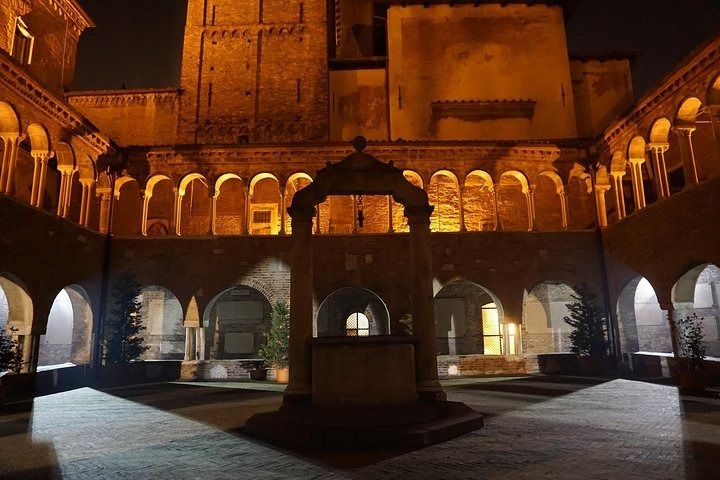 Bologna by Night: Guided Tour, Food & Wine Tasting