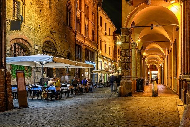 Bologna by Night: Guided Tour, Food & Wine Tasting