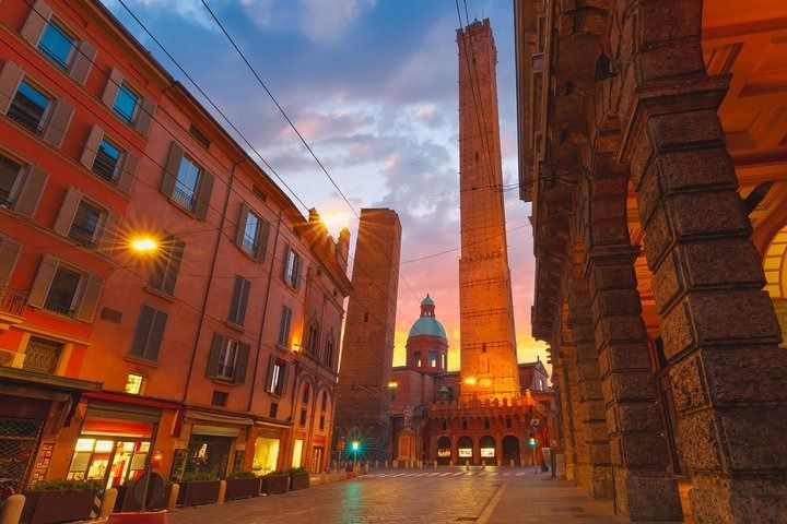 Bologna by Night: Guided Tour, Food & Wine Tasting