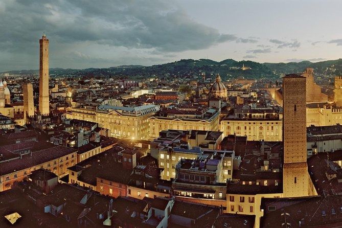 Bologna by Night: Guided Tour, Food & Wine Tasting