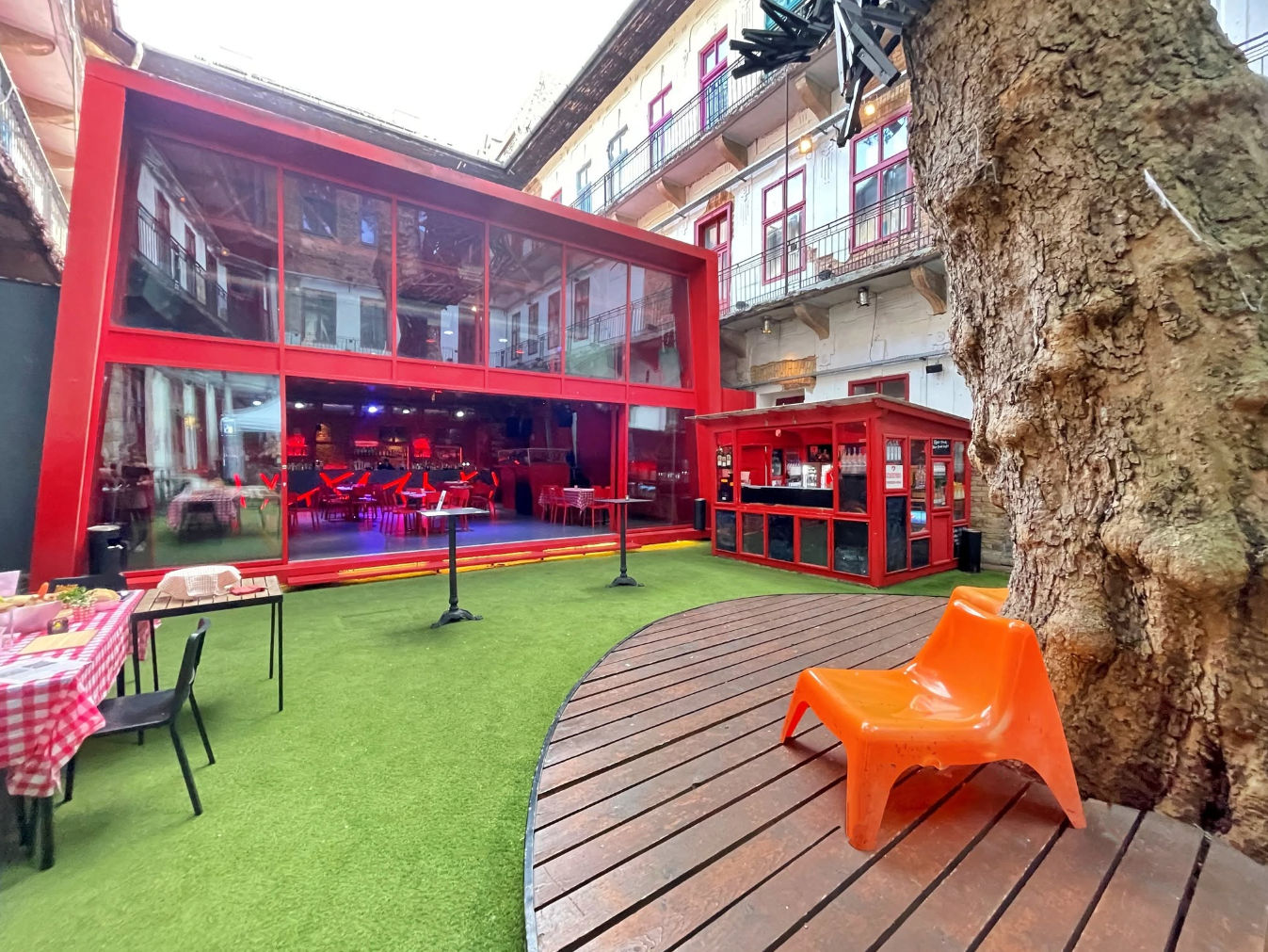 Budapest Goulash Cooking Experience at an Iconic Ruin Bar