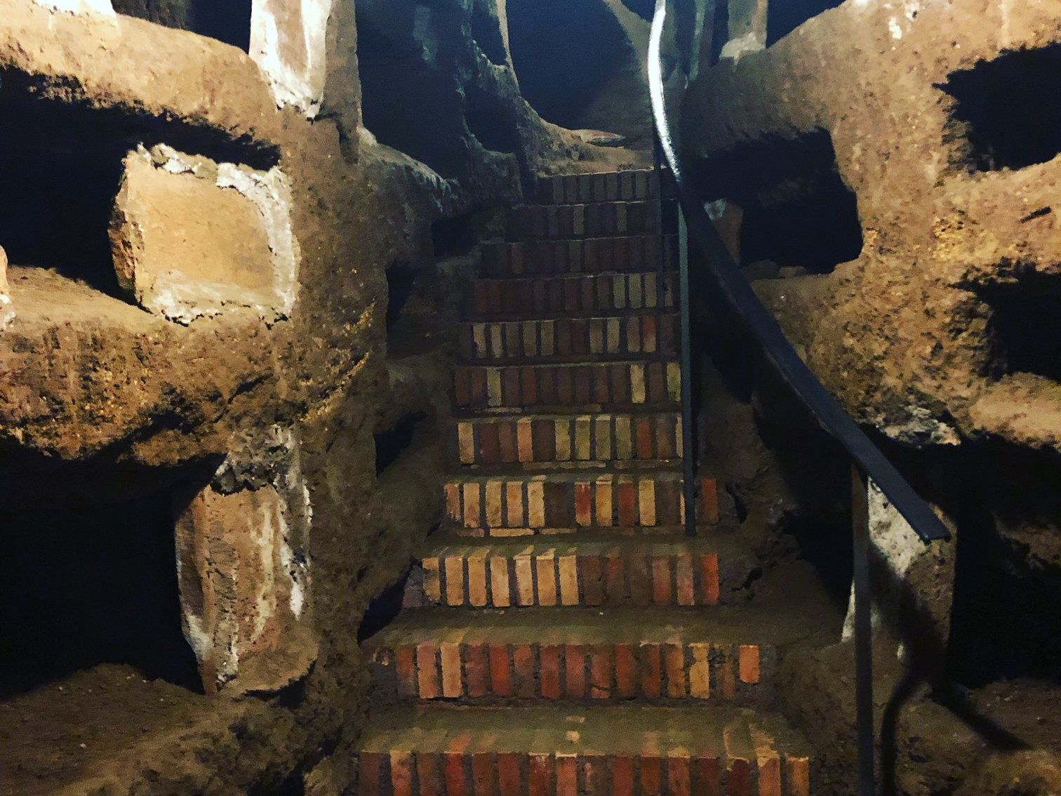 Catacombs Tour with Breakfast and Ice Cream in Rome