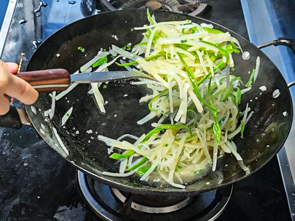 Chengdu Vegetarian Home Cooking Experience in a Local Home