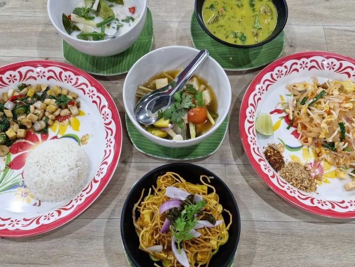 Morning Thai Home Cooking Experience in Chiang Mai with Market Tour