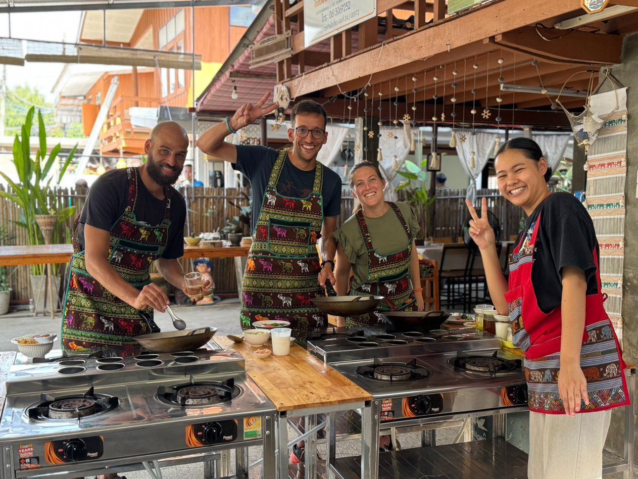 Morning Thai Home Cooking Experience in Chiang Mai with Market Tour
