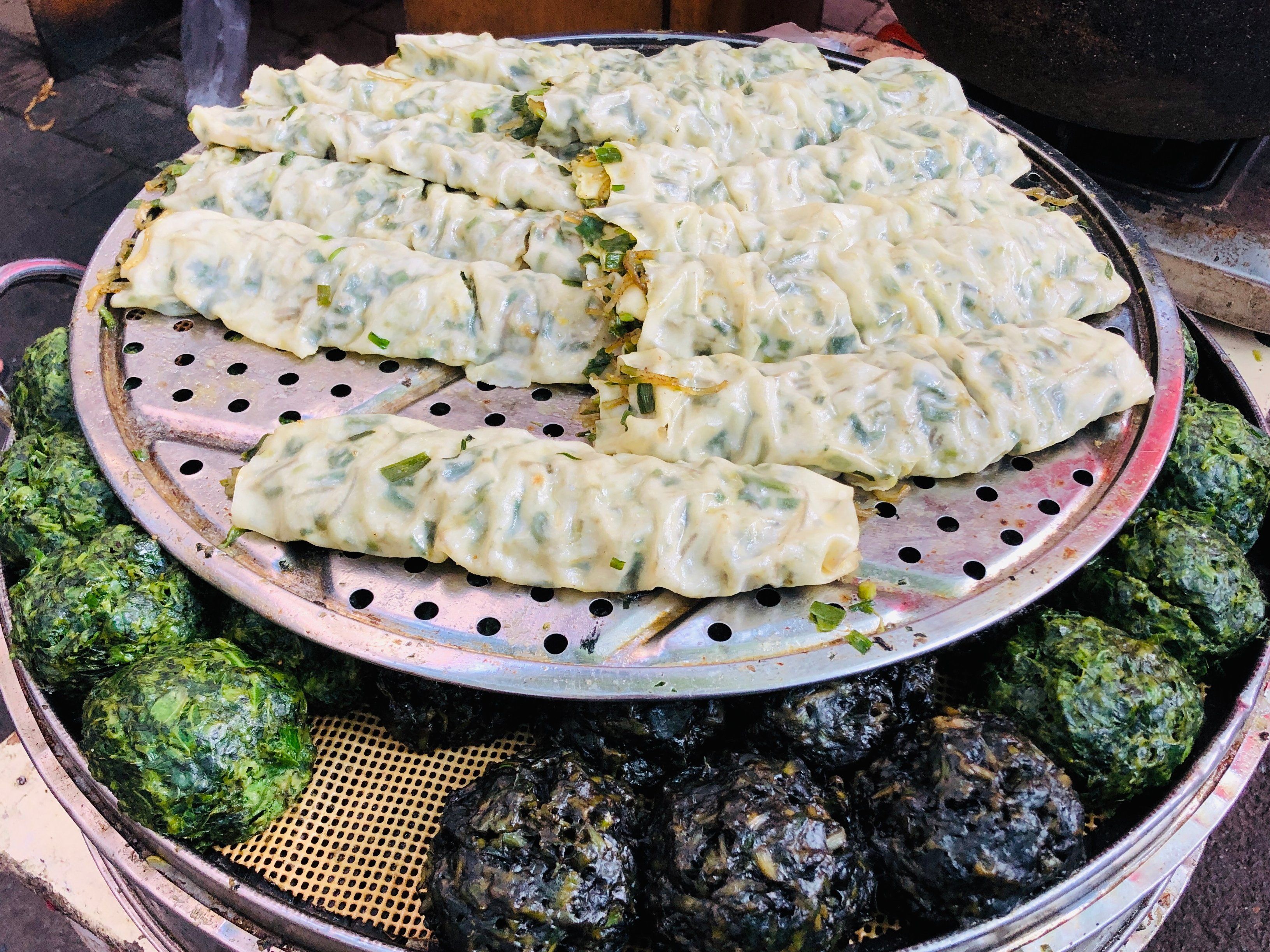 Xi'an Local Street Food Tour with TukTuk Ride