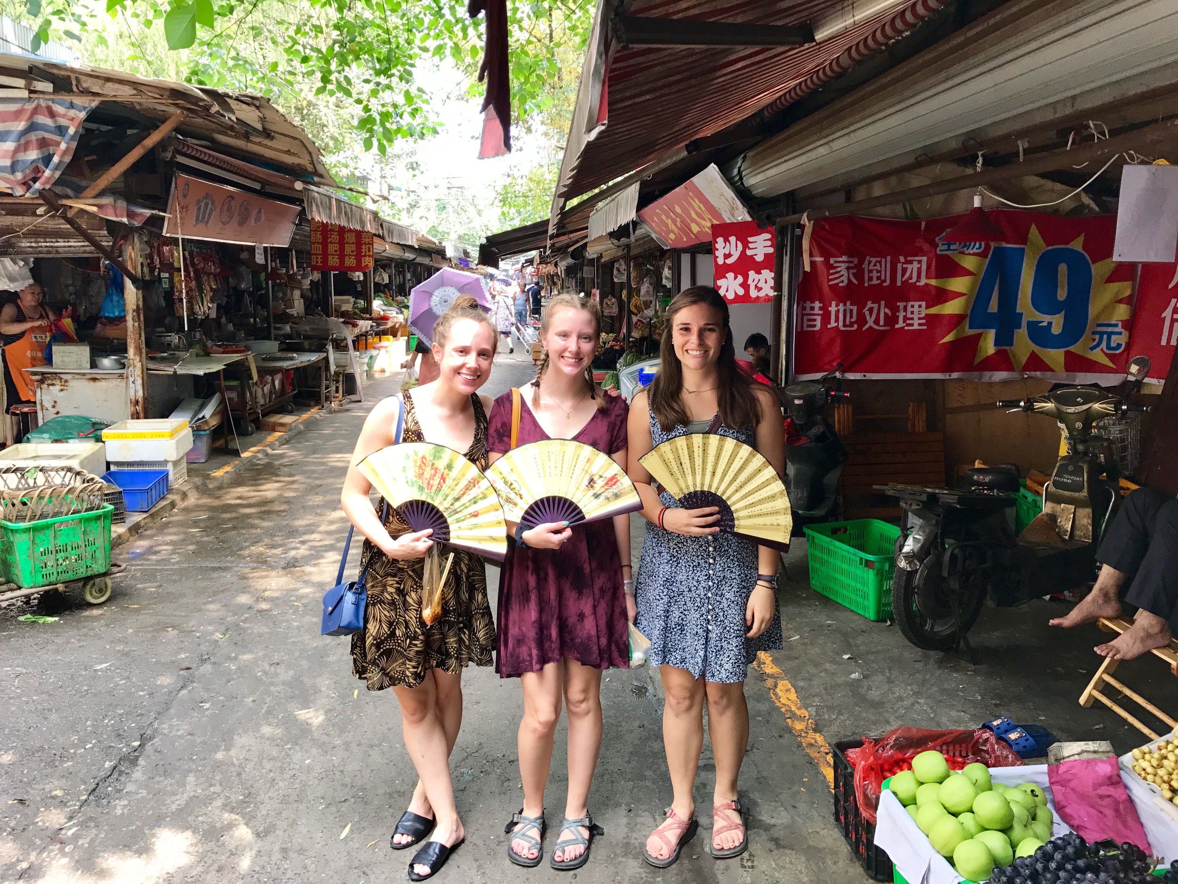Xi'an Local Street Food Tour with TukTuk Ride