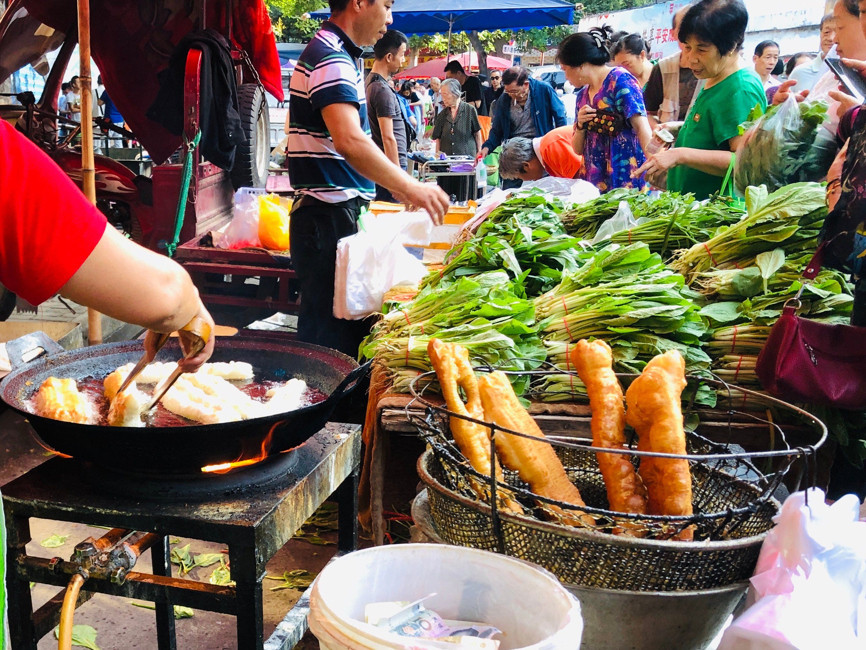 Chinese Steamed Buns (Baozi) Cooking Class with Market Tour