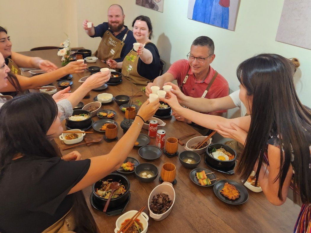 Traditional Korean 6-Dish Cooking Class with Hidden Alley Tour in Seoul