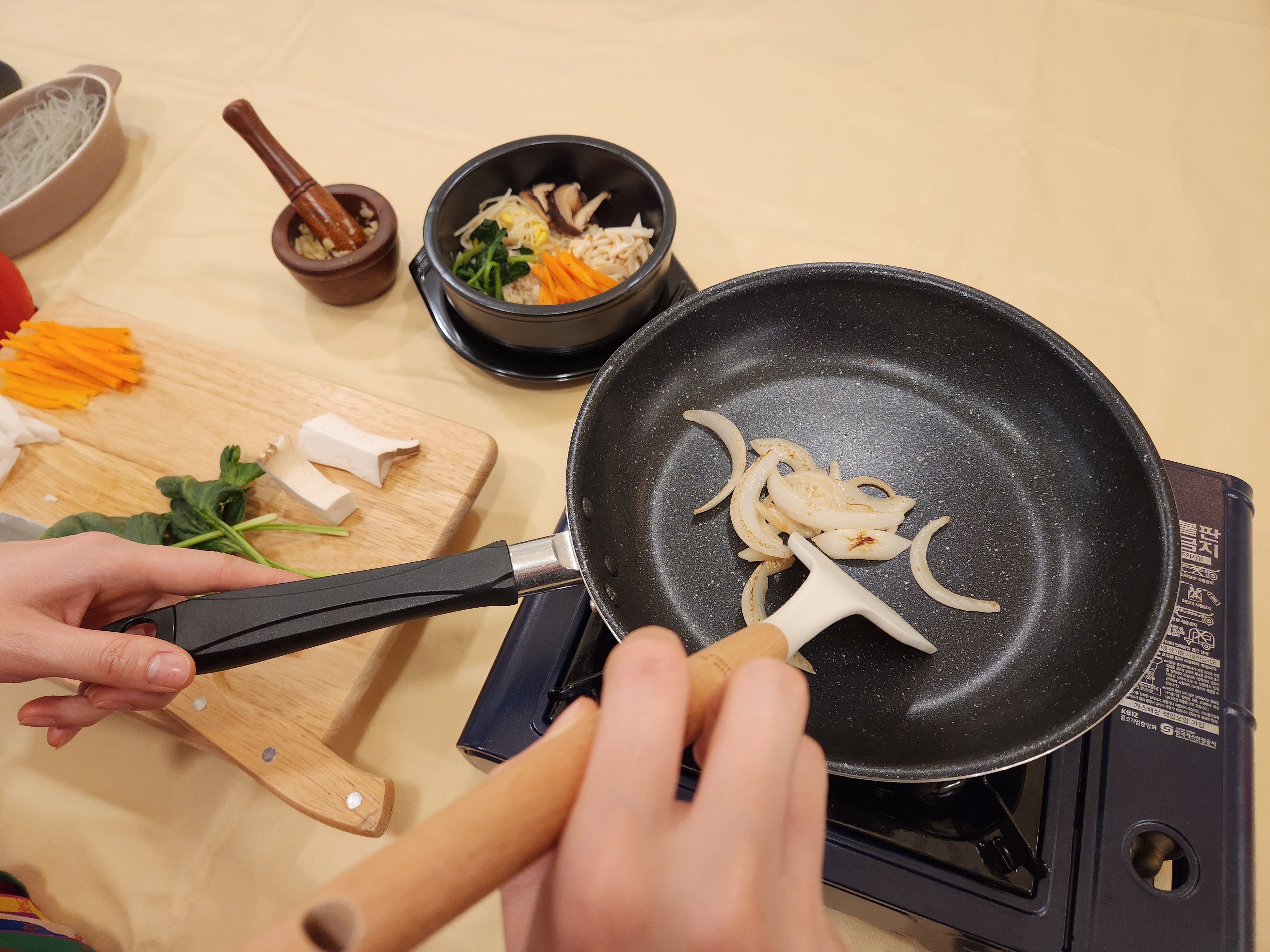 Traditional Korean 6-Dish Cooking Class with Hidden Alley Tour in Seoul