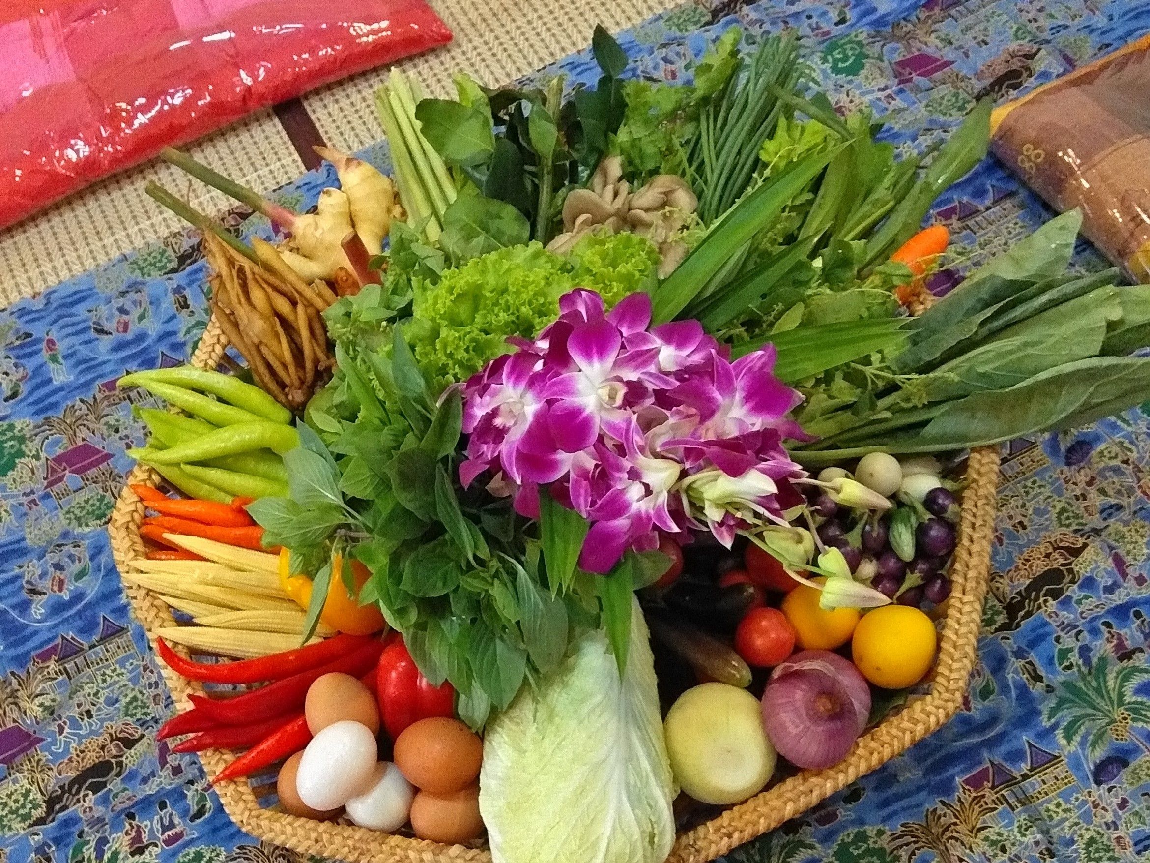 Fresh Market Tour & Authentic Thai Lunch Cooking with Passionate Chef