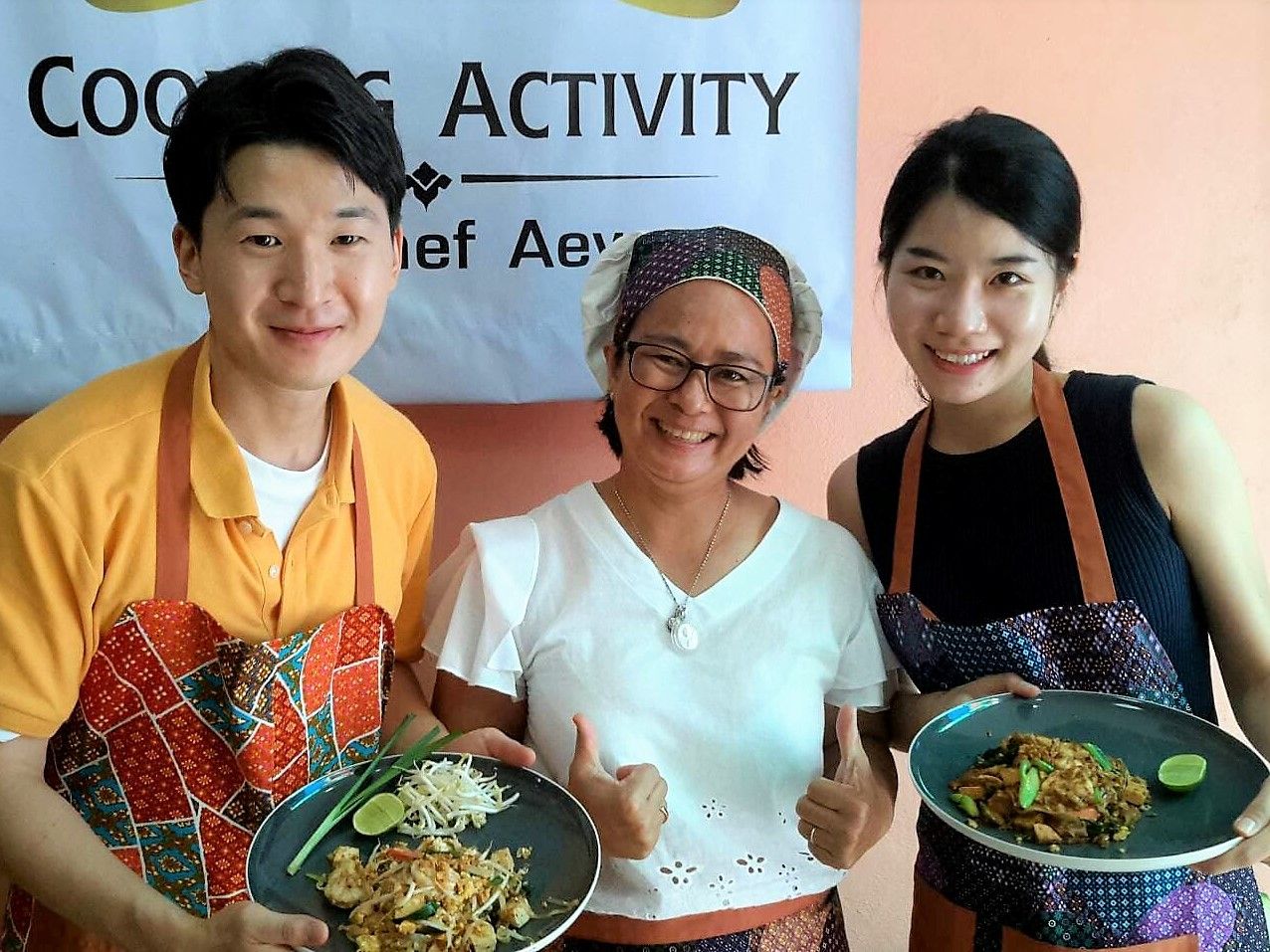 Fresh Market Tour & Authentic Thai Lunch Cooking with Passionate Chef
