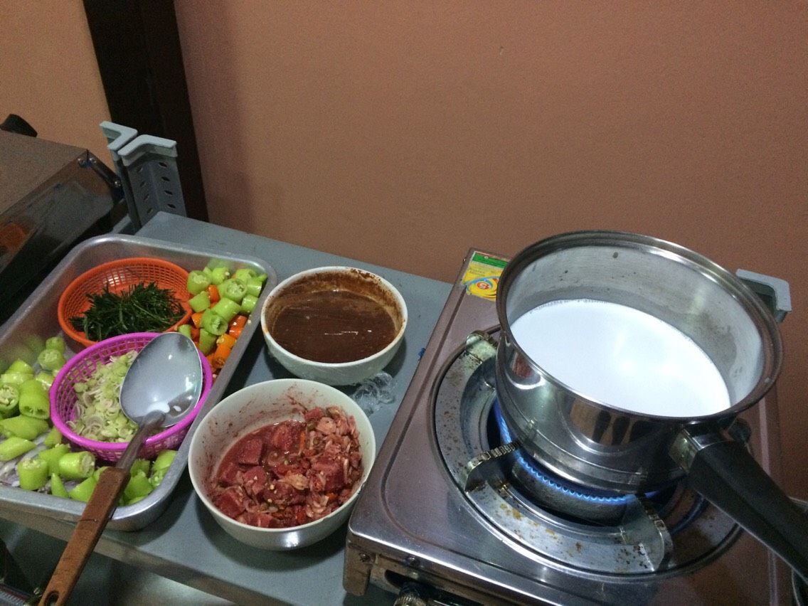 Fresh Market Tour & Authentic Thai Lunch Cooking with Passionate Chef