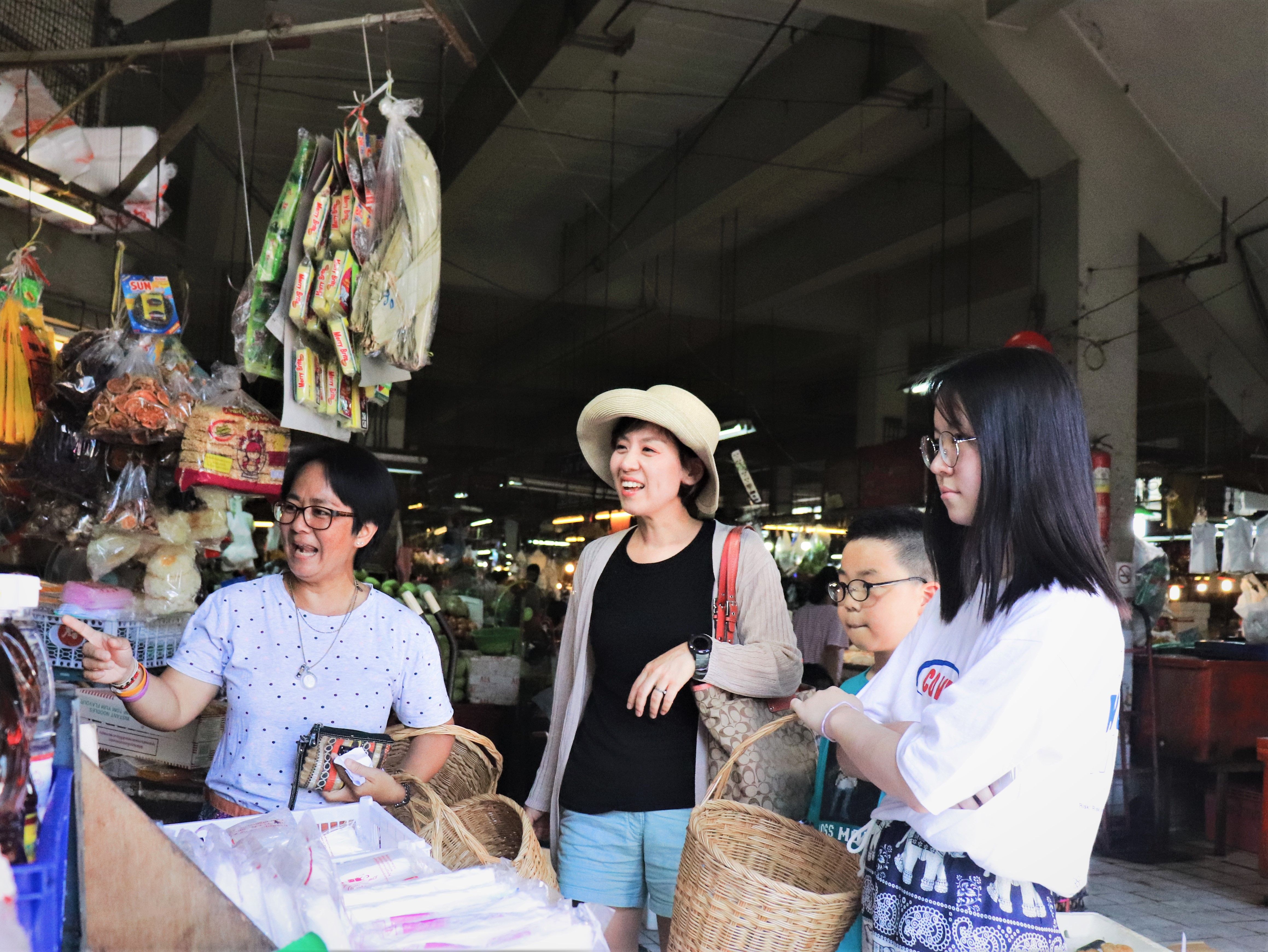 Fresh Market Tour & Authentic Thai Lunch Cooking with Passionate Chef