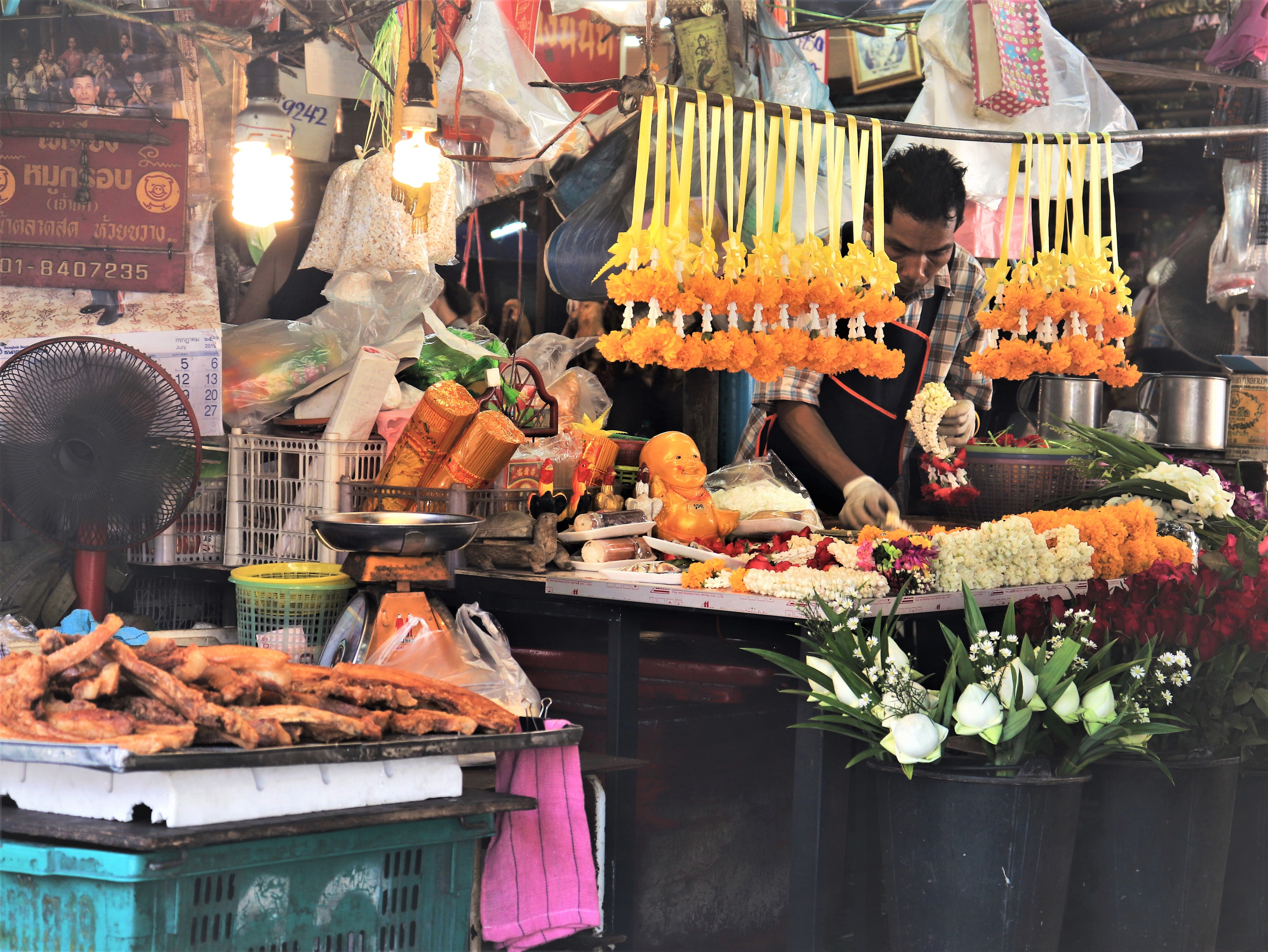Fresh Market Tour & Authentic Thai Lunch Cooking with Passionate Chef