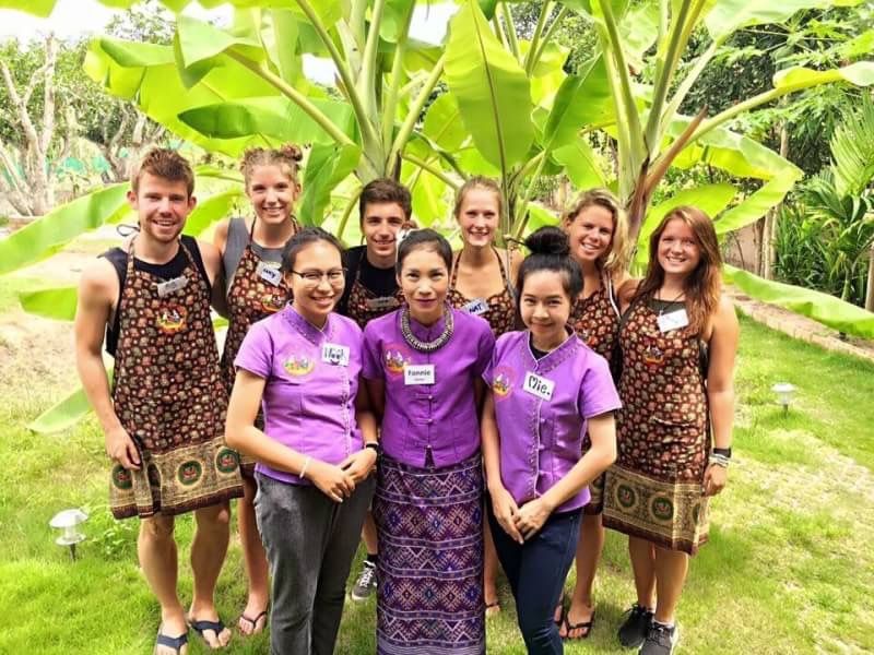 Koche mit frischen Zutaten: vom thailändischen Garten zum Wok!